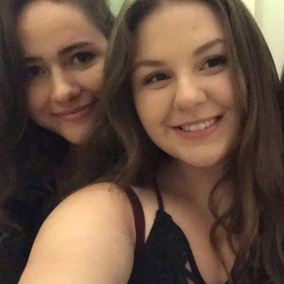 Meet your Posher, Hannah - Picture 1 of 1